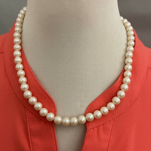 Unbranded Jewelry - White Faux Pearls Beaded Gold-tone Women's Fashion Necklace NWOT